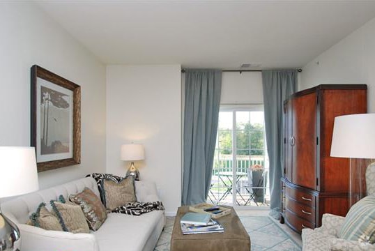 Living Room - The Residences at Seven Gables