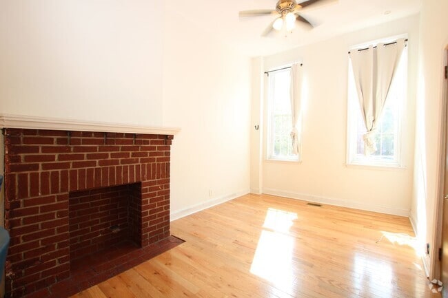 Building Photo - Beautiful newly renovated 2 bedroom in fai... Unit 1 Rental