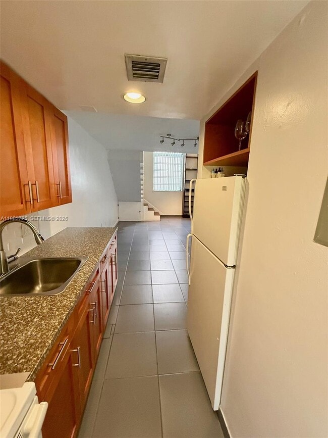 Photo - 335 Navarre Ave Unidad 7