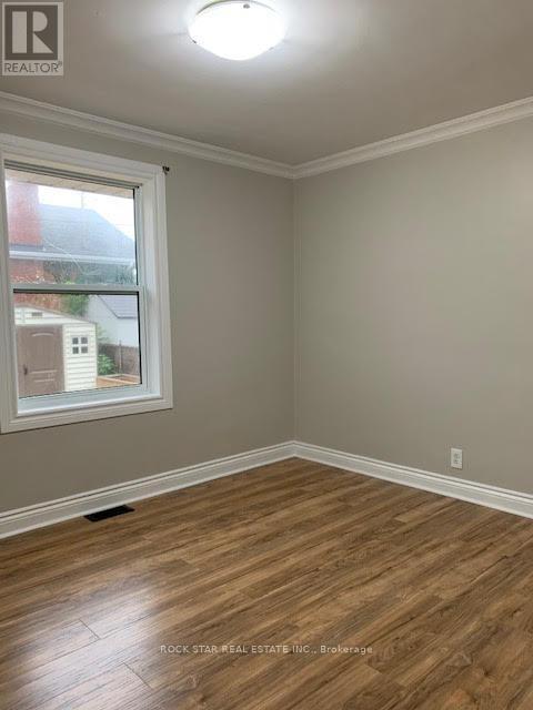 Photo - 960 Dunsmure Rd