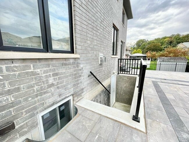 Photo - 5 Forest Edge Cres