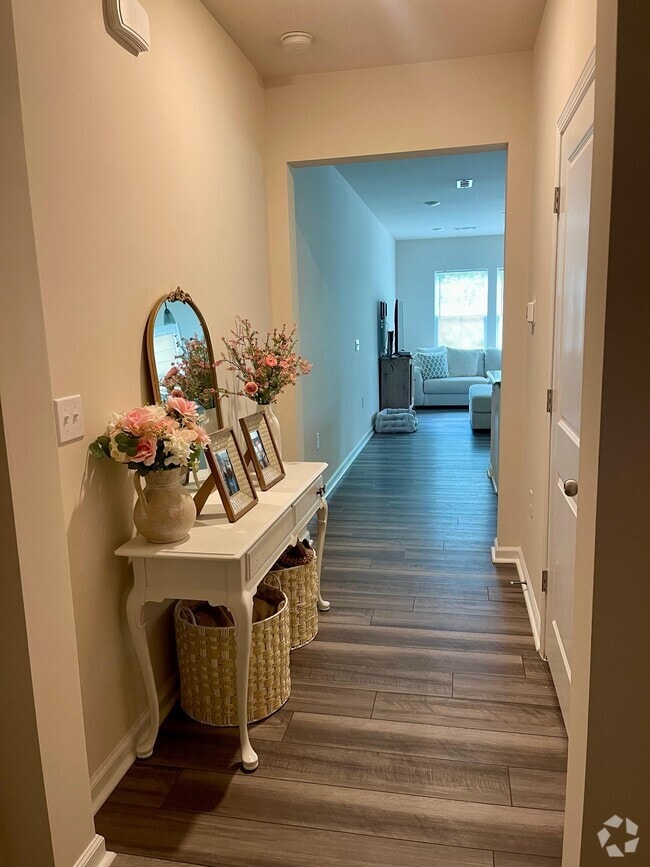 Building Photo - 915 Falls Grove Trl Rental
