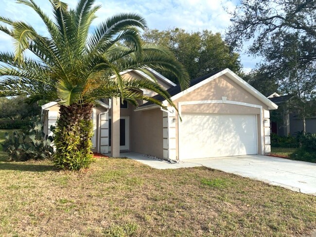 Beautiful 3 Bedroom Home in The Trails in ... - Beautiful 3 Bedroom Home in The Trails in ...