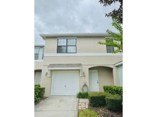 Building Photo - Gorgeous 3 Bedroom, 2.5 Bath Townhouse in ...