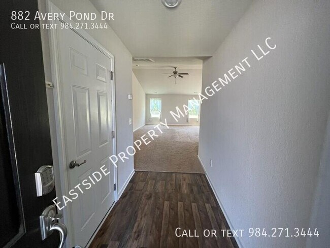 882 Avery Pond Dr