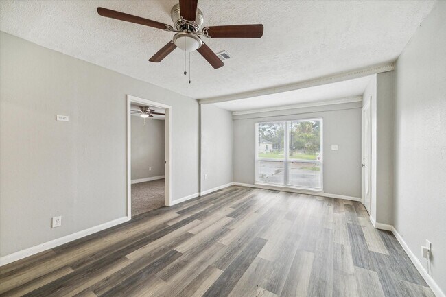 Photo - 7426 Saunders Rd