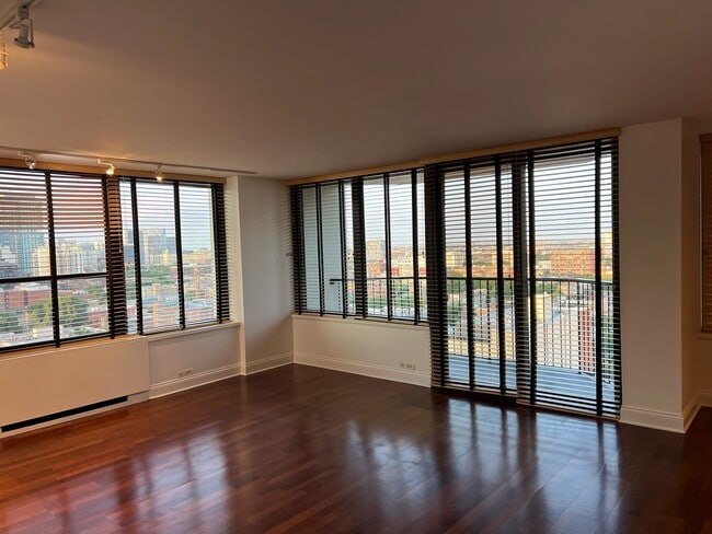 Photo - 1560 N Sandburg Ter Unit 1560 N Sandburg Ter 1801J