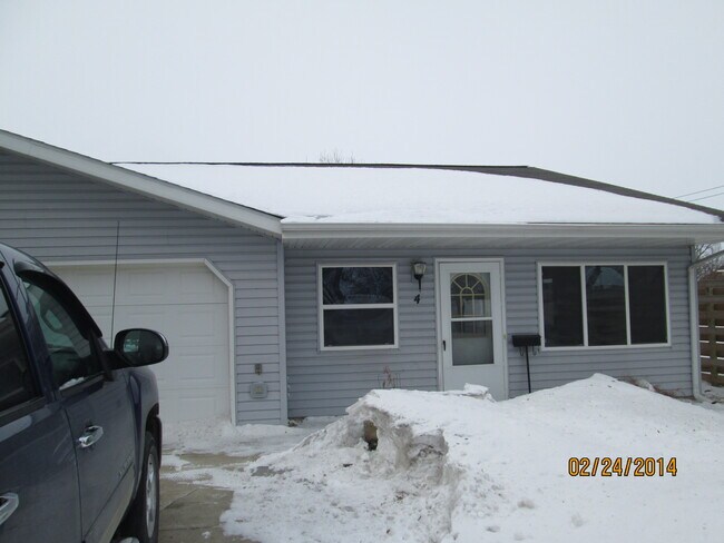 Photo - 108 4th St S