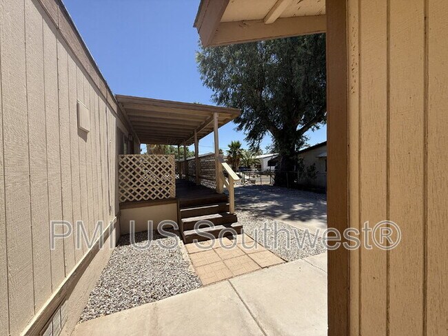2111 Santa Cruz Ave