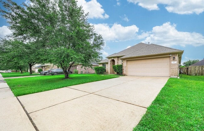 Photo - 927 Hannah Falls Ln