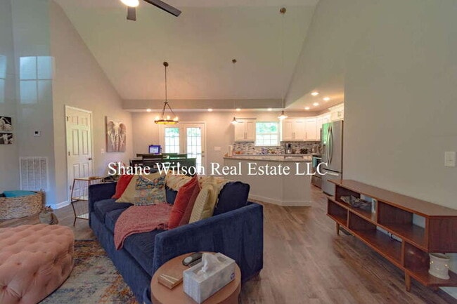 Photo - 170 Creeks Cv