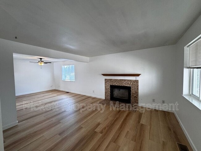 Photo - 600 NE Flagstone Ln