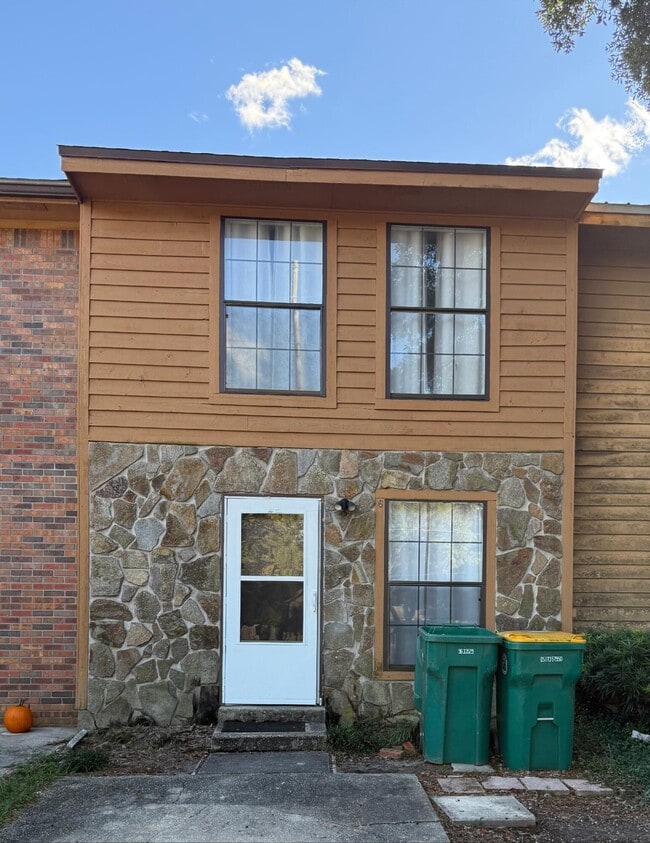 Building Photo - 226 Pelham Rd