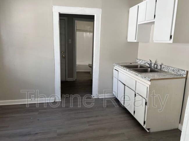 Photo - 812 E Grand Ave