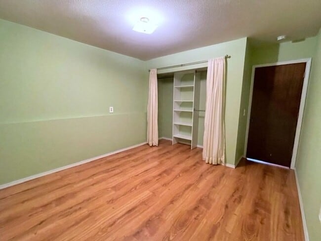 Photo - 2405 Glenkerry Dr