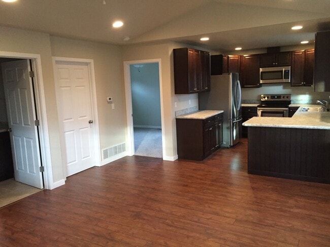 Photo - 728 Edgewood Pl