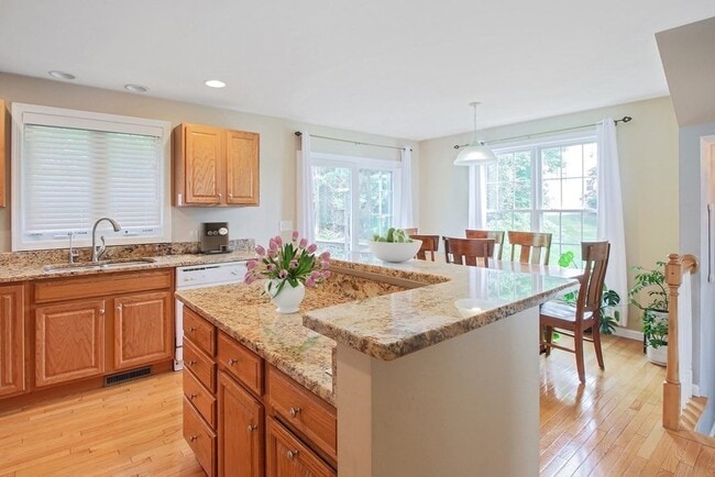 Photo - 77 Buttercup Ln