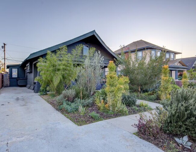 Photo - 2174 W 30th St