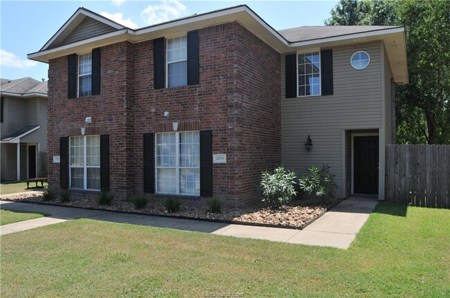 Photo - 1204 Oney Hervey Dr Townhome