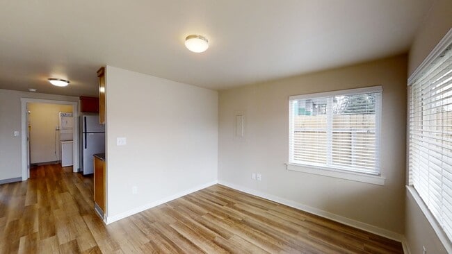 Photo - Charming 2 Bedroom Duplex - Granite Counters, Plank Flooring, Fully Fenced, Storage Shed! Unidad 10725 Sales Rd S