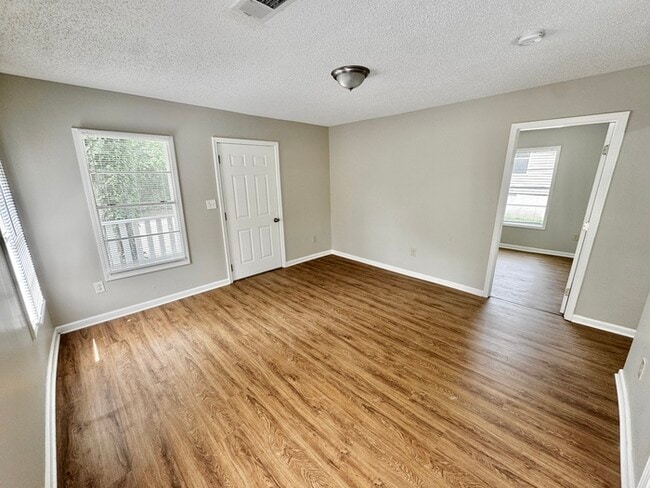 Photo - 863 E Person Ave