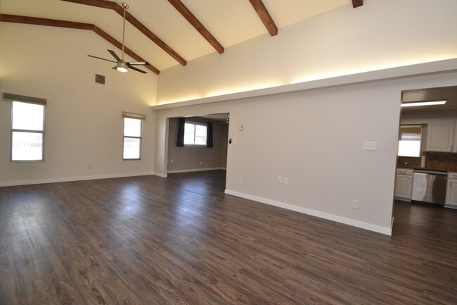 Photo - Awesome 5 bed 3 bath Home in Murray!!!