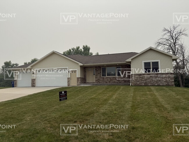 Building Photo - 2250 Daly Dr
