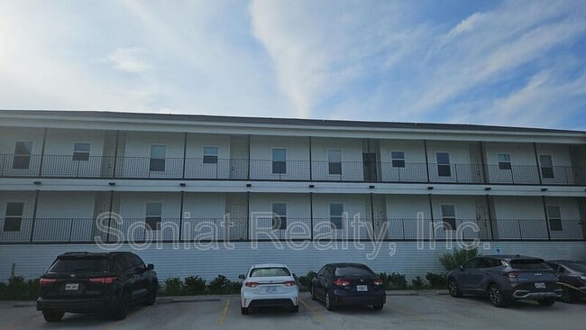 Building Photo - 4504 Pontchartrain Dr Unit 1-C