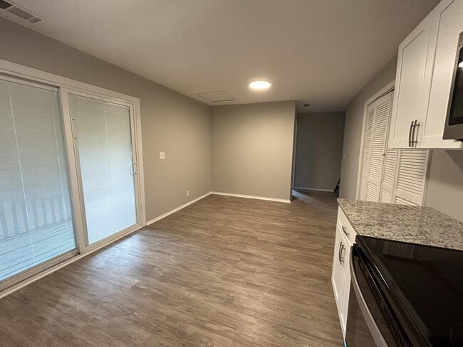 Photo - 185 Springtree Rd