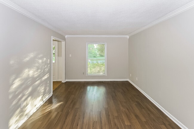 Photo - 105 Tecumseh Trail