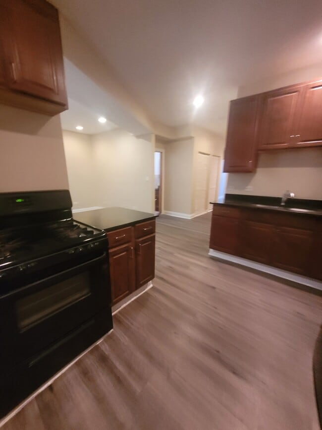 Photo - 3439 W Belle Plaine Ave Unit G