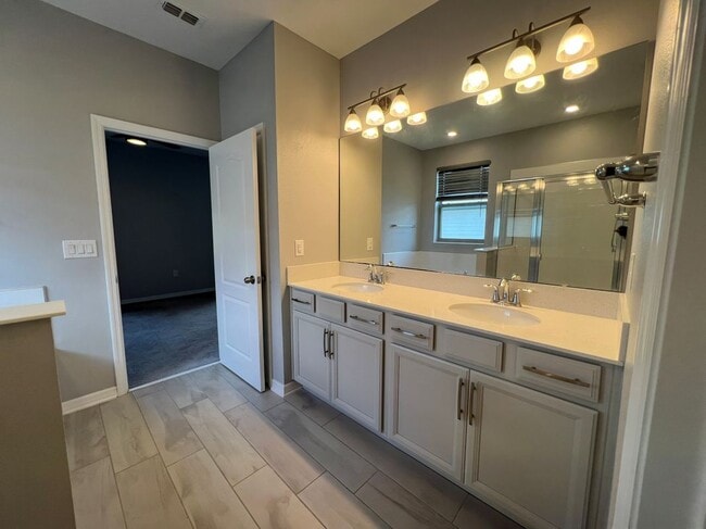 Photo - 321 Evertree Loop