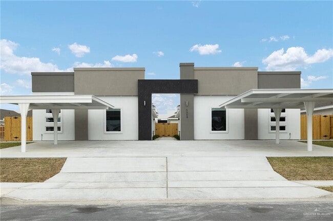 Building Photo - 12 Wolf Crk Ave Unit 1