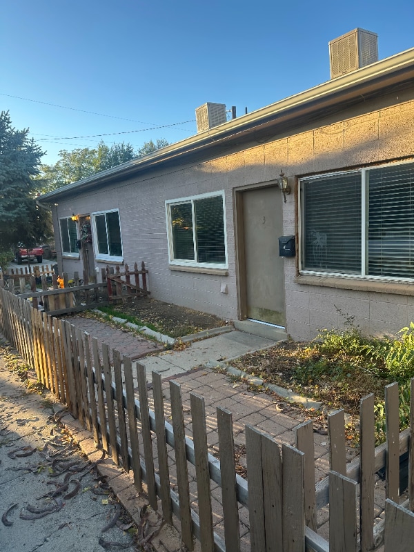Photo - 665 S Lk St