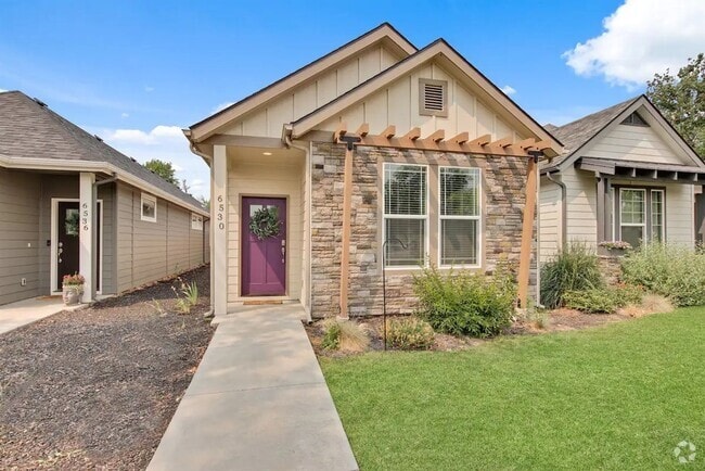 Building Photo - Beautiful 3 bedroom Single Level Home _ Pe...
