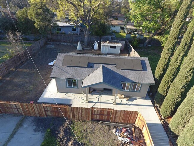 211 W Norwich Dr