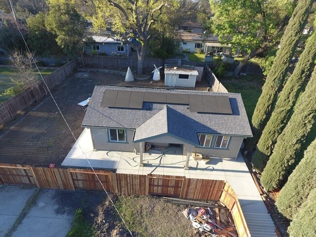 Photo - 211 W Norwich Dr
