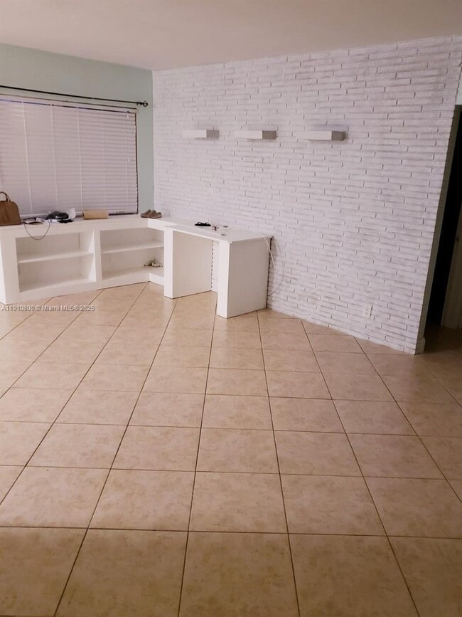 Photo - 1031 N 16th Ct