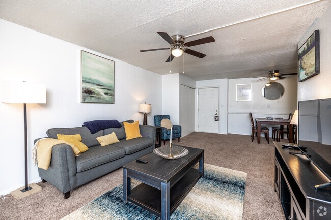 2BR, 1BA - 865 SF