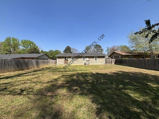 Photo - 27 Chalet St