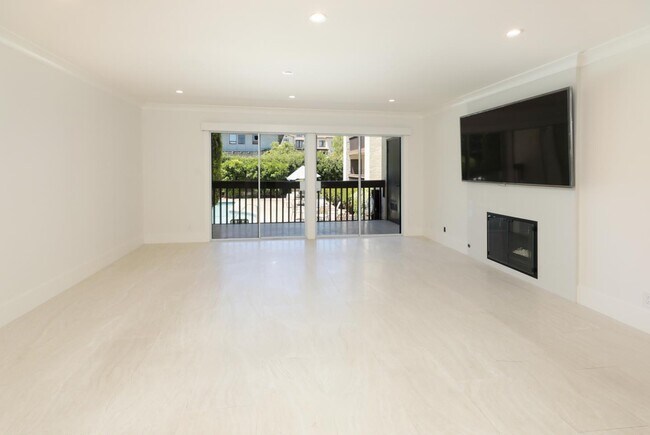 Photo - 226 W Edith Ave