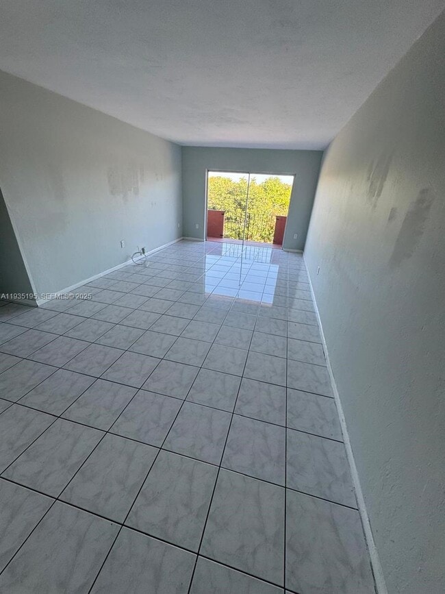 Building Photo - 17101 NW 57th Ave Unit 317