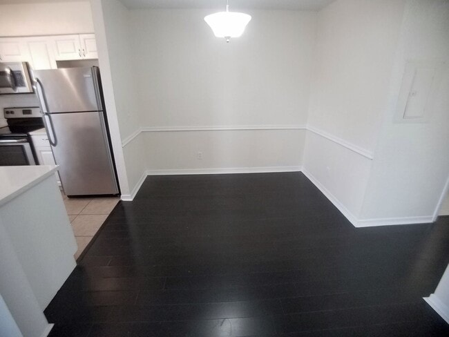 Photo - For Rent 1/1 beautiful remodeled condo in ... Unit 184