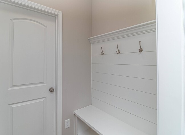 Photo - SPACIOUS 2-Story Home in Pikeville School ...