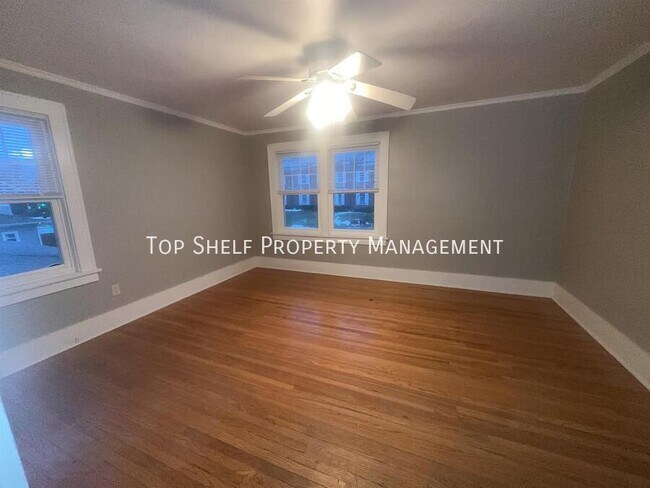 Photo - 1063 42nd St