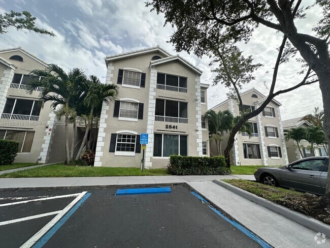 Building Photo - 2841 N Oakland Forest Dr Unit 205 Rental