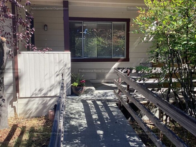 Photo - Spacious & cheerfully bright large single-...
