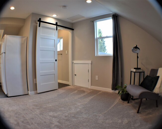 Photo - 210 w Woodworth st