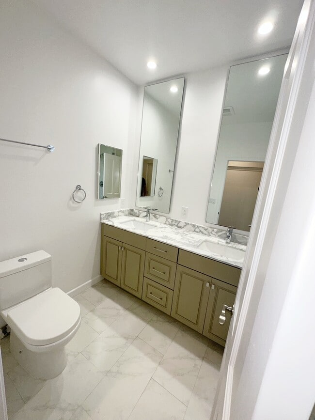 Photo - 230 S. Hamilton