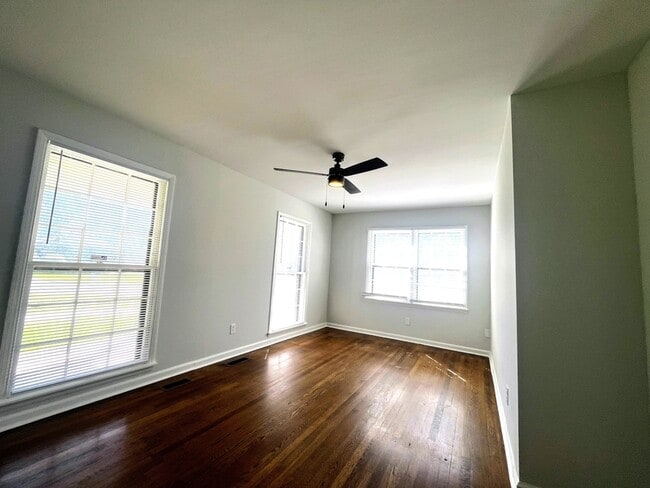 Photo - 2211 Linde St NW